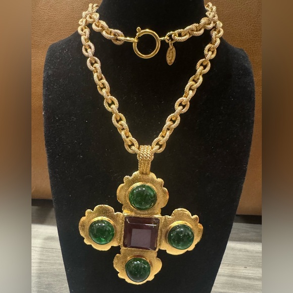 Chanel Vintage Rare Gold Plated, Green & Red Gripoix Cross Pendant Necklace - Picture 1 of 2